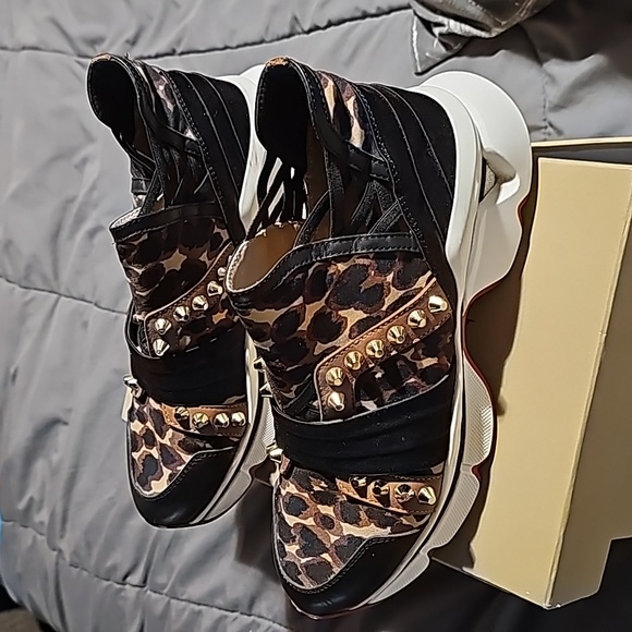 Christian Louboutin - Picture 1 of 8